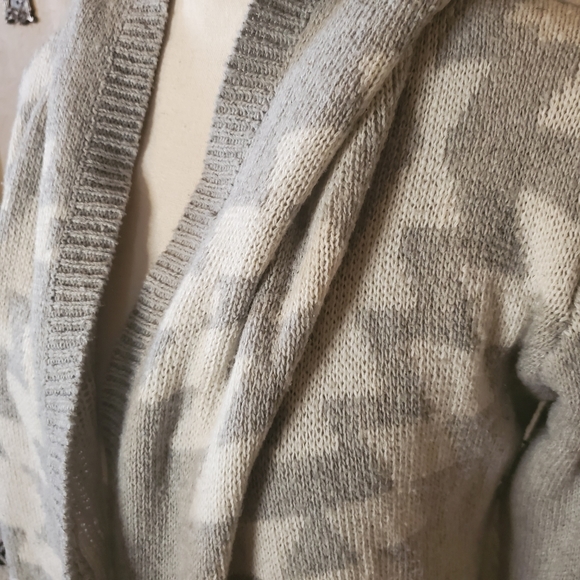 Charlotte Russe Size Small Sweater Shall Cardigan. - Picture 3 of 8